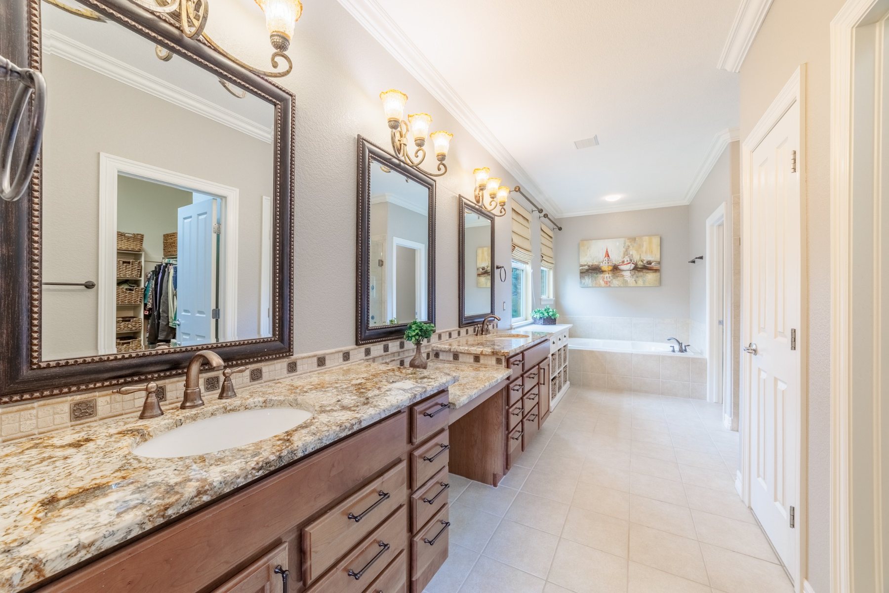 Primary bathroom at 11806 N Beasly Rd