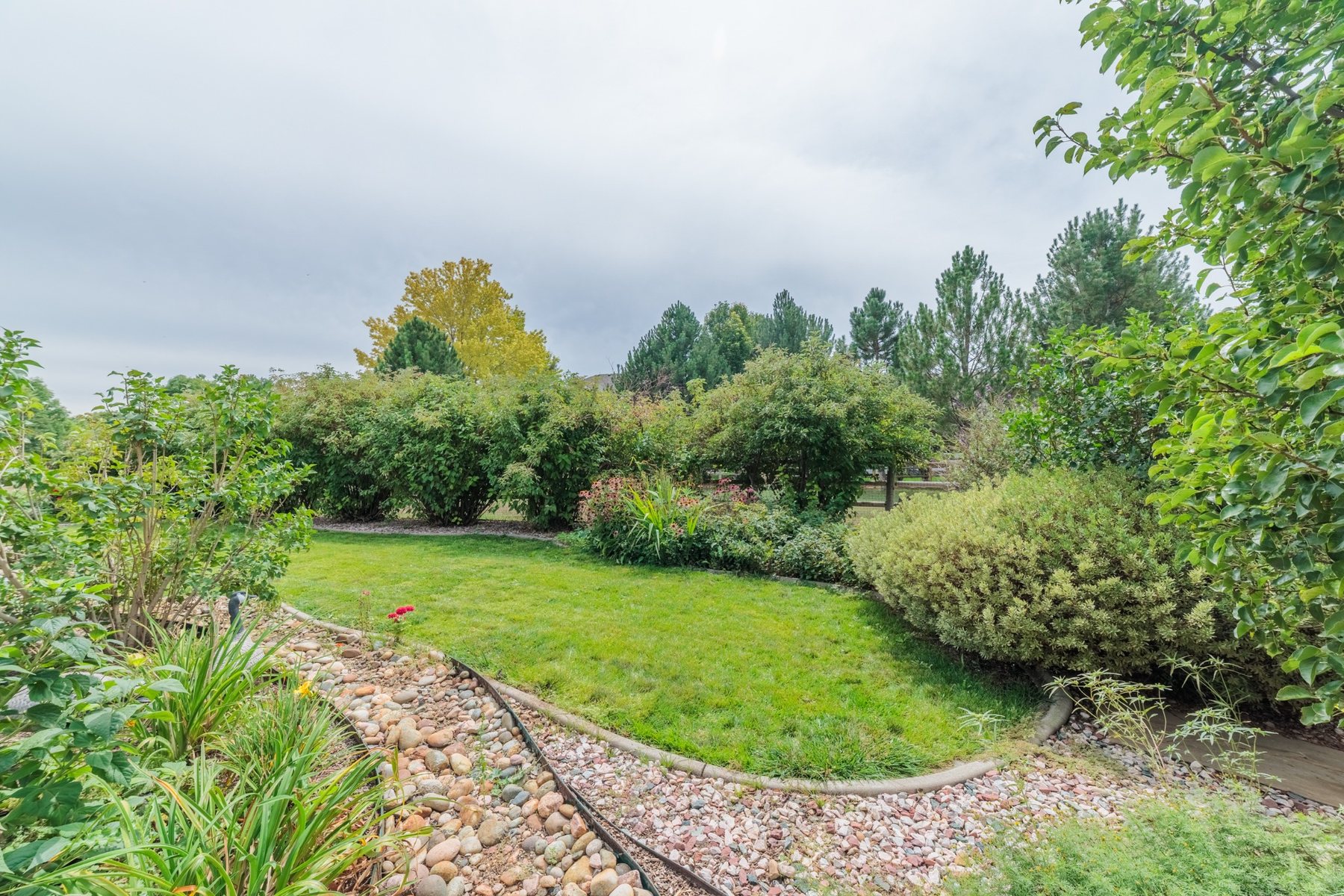 Garden and lawn at 11806 N Beasly Rd